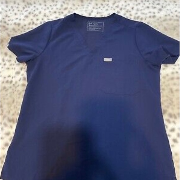 COPY - Figs Navy Blue medium top - Picture 2 of 3